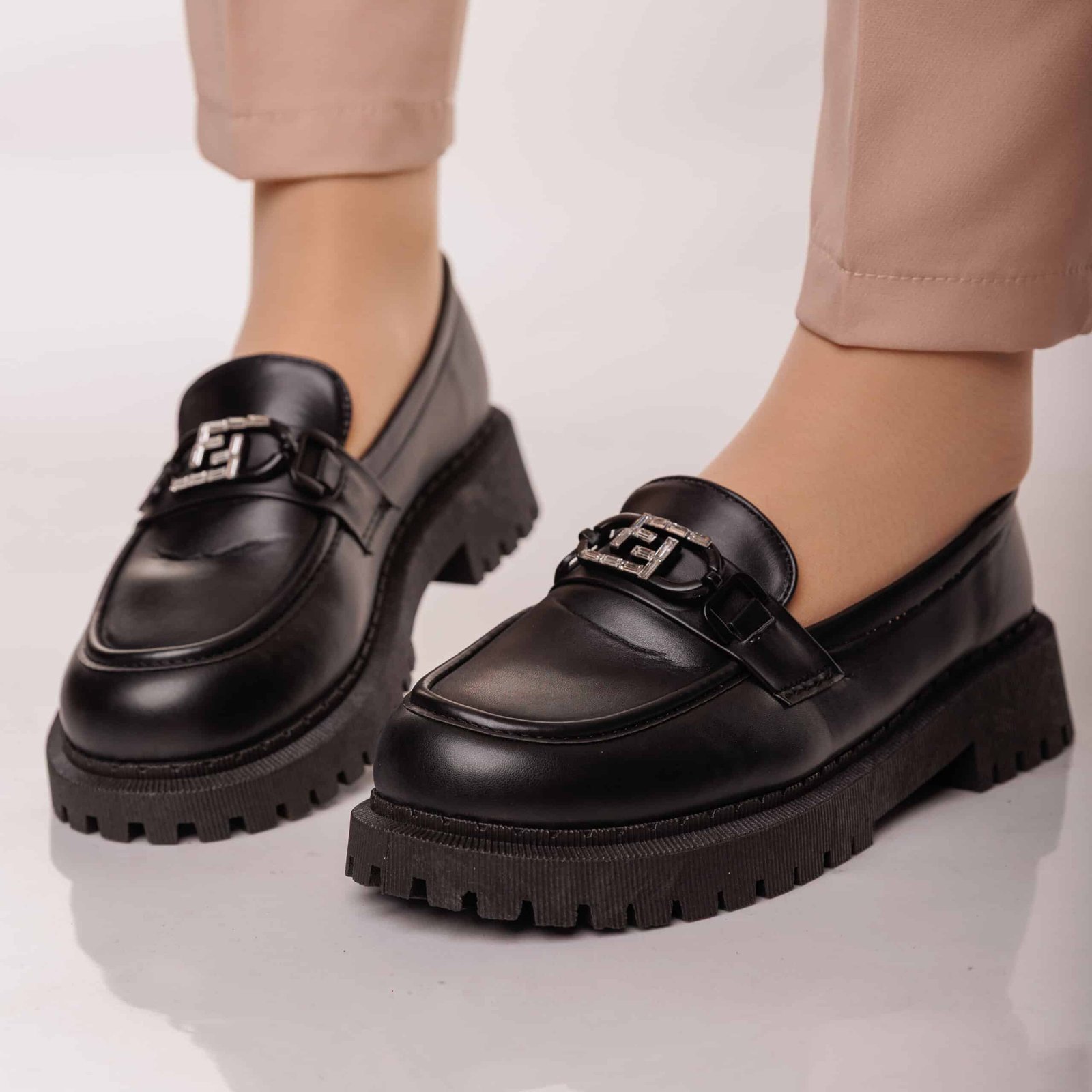 حذاء كلاسيكي أنيق