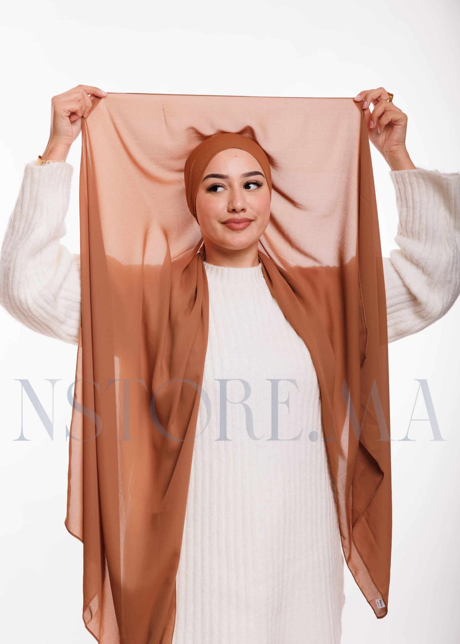 شال كريب بالبوني يربط من الخلف - كراميل غامق -