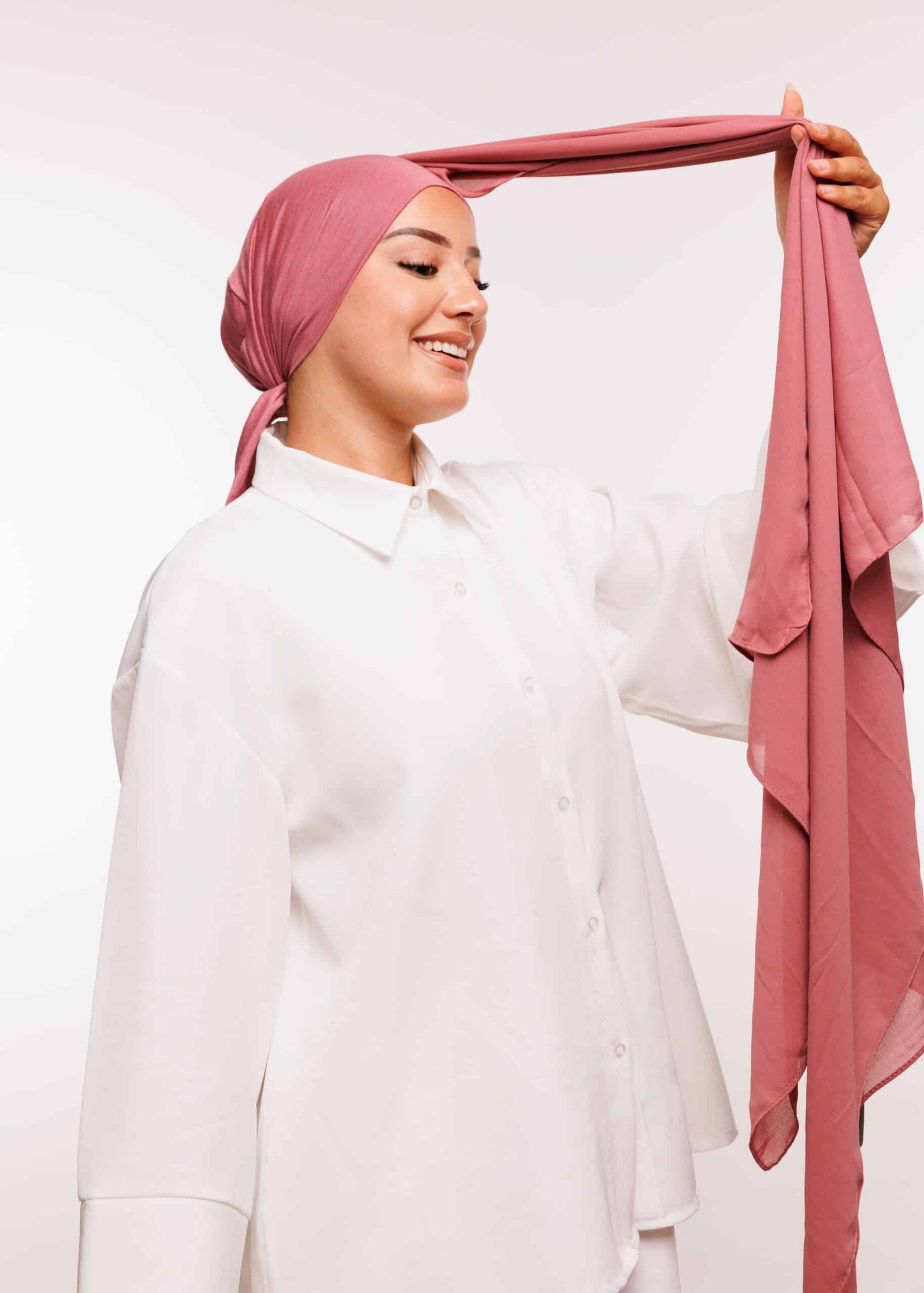 شال كريب بالبوني يربط من الخلف - وردي كشيري -